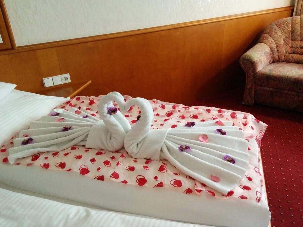 Wellness Hotel Garni Krone Baiersbronn Bagian luar foto