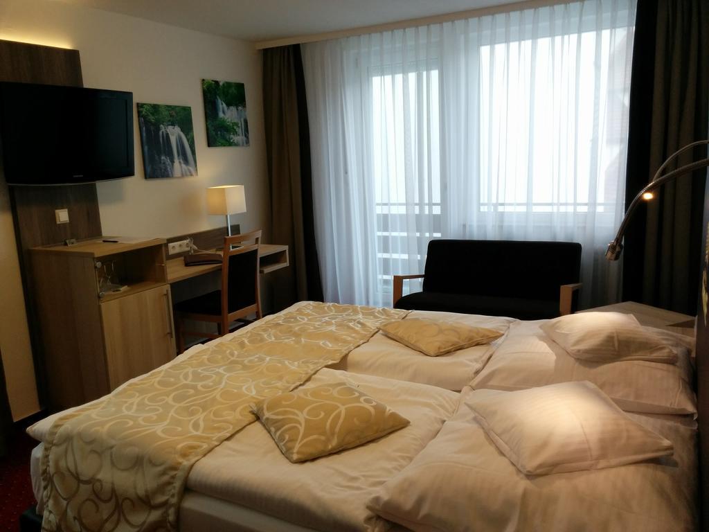 Wellness Hotel Garni Krone Baiersbronn Bagian luar foto