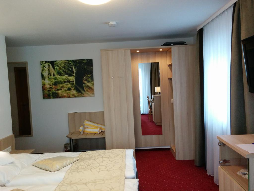 Wellness Hotel Garni Krone Baiersbronn Bagian luar foto